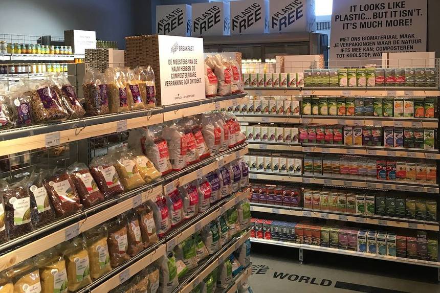Un magasin proposant du vrac et des alternatives écologiques aux emballages plastiques, illustrant l’impact de la loi anti-gaspillage