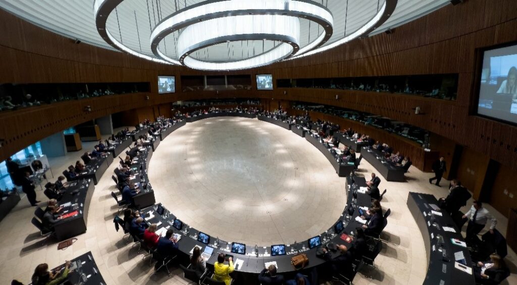 Réunion des pays européens discutant de l’objectif de réduction des émissions à l’horizon 2040.