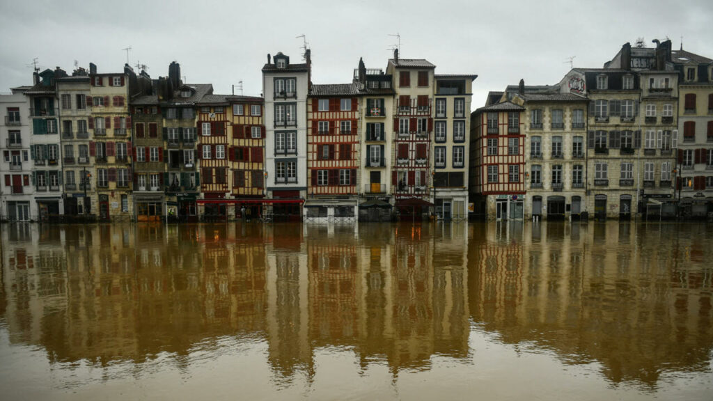 Inondations en Europe en 2024, avec des rues submergées et des bâtiments endommagés