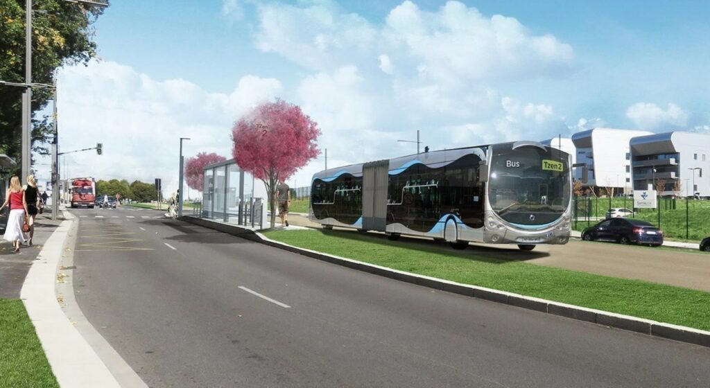 Bus T Zen sur une voie dédiée en Île-de-France.