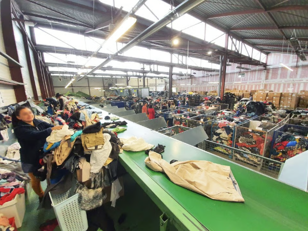 Ligne de tri textile avec séparation des matières