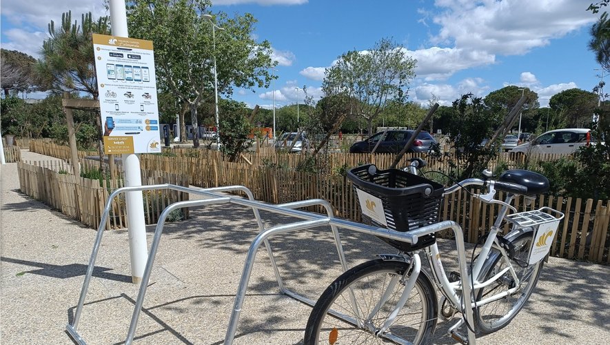 Station balnéaire avec pistes cyclables et zone piétonne