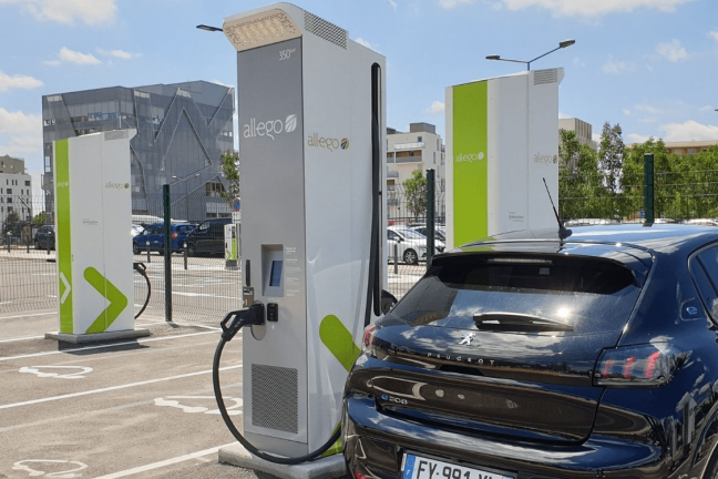 Allego construira des points de recharge rapide dans 200 magasins Carrefour