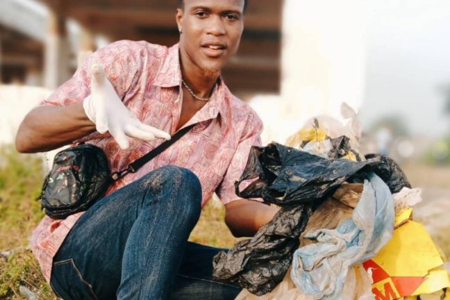 Un « éboueur » béninois s’attaque aux déchets plastiques