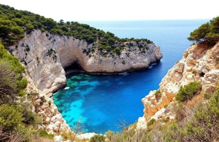 Calanques de Marseille : 20 ans après, peut-on vraiment dépolluer en profondeur