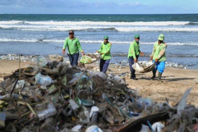 Bali se bat pour retrouver des plages sans déchets plastiques