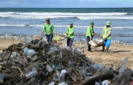 Bali se bat pour retrouver des plages sans déchets plastiques