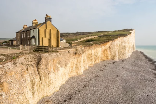 L’érosion côtière transforme les littoraux français et bouscule les usages locaux