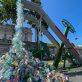 Une œuvre d’art qui crache du plastique dévoilée à l’occasion des négociations sur la lutte contre les déchets