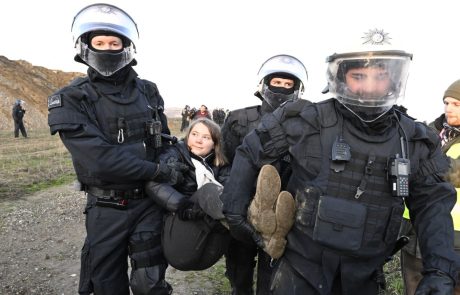 Greta Thunberg arrêtée lors d’une manifestation contre une mine à charbon allemande