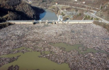 Plus de déchets que d’eau dans un réservoir hydroélectrique en Serbie
