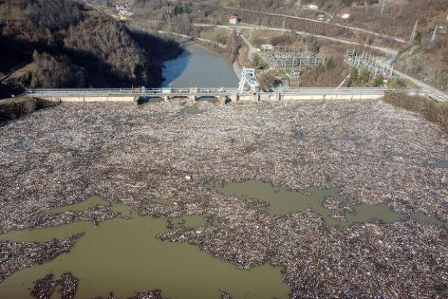 Plus de déchets que d’eau dans un réservoir hydroélectrique en Serbie