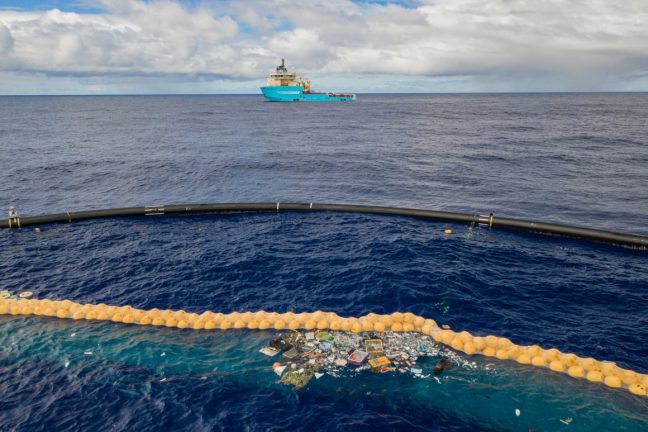 Ocean Cleanup récupère pour la première fois avec succès du plastique de l’océan Pacifique