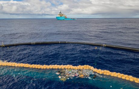 Ocean Cleanup récupère pour la première fois avec succès du plastique de l’océan Pacifique