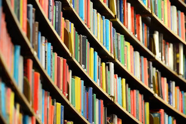 Canicules, humidité, incendies : comment les bibliothèques protègent désormais leur patrimoine