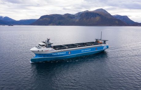 Le premier cargo électrique autonome au monde prend la mer