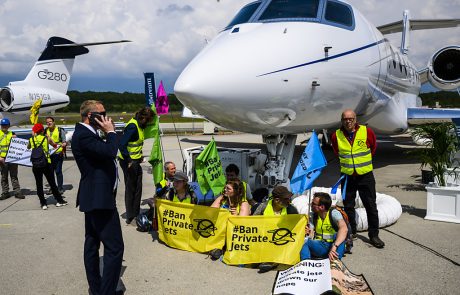 Les manifestations contre les jets privés perturbent les vols de l’aéroport de Genève