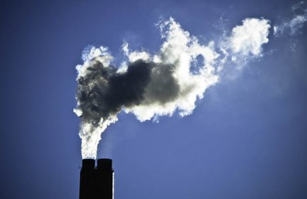 Banques mondiales : Prêts massifs au charbon malgré l’urgence climatique