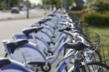 La mobilité partagée à deux roues : les multiples atouts des vélos et trottinettes en libre-service