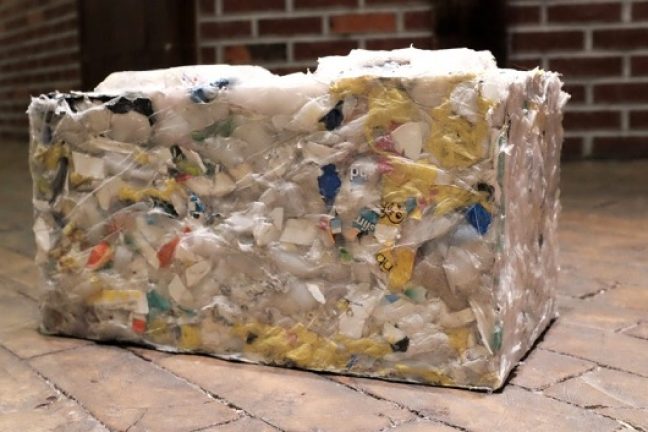Transformer du plastique non recyclable en blocs de construction est désormais possible