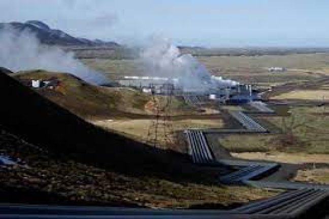 L’Islande se prépare à une éruption volcanique en protégeant une centrale géothermique