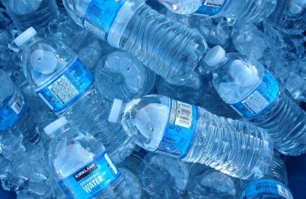 L’augmentation de la consommation d’eau en bouteille marque une dégradation des conditions d’accès à l’eau potable dans le monde