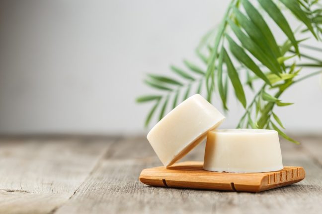 Cosmétiques solides : Une bonne solution pour voyager léger, plus écolo et moins chers
