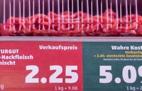 Une épicerie allemande montre aux consommateurs le prix environnemental caché des aliments