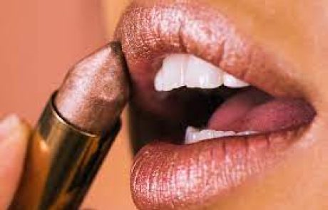 Une entreprise française transforme les déchets en maquillage