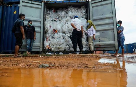 La Malaisie renvoie plus de 300 conteneurs de déchets plastiques illicites