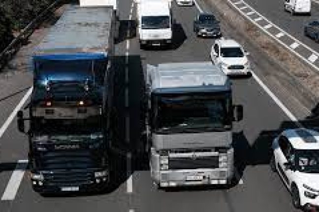 Le Conseil de l’UE et le Parlement s’accordent sur une réduction de 90 % des émissions de CO2 pour les camions d’ici 2040