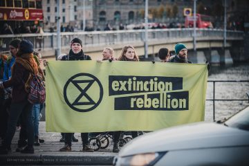 Extinction Rebellion éteint la lumière des publicités à Angers pour alerter sur le dérèglement climatique