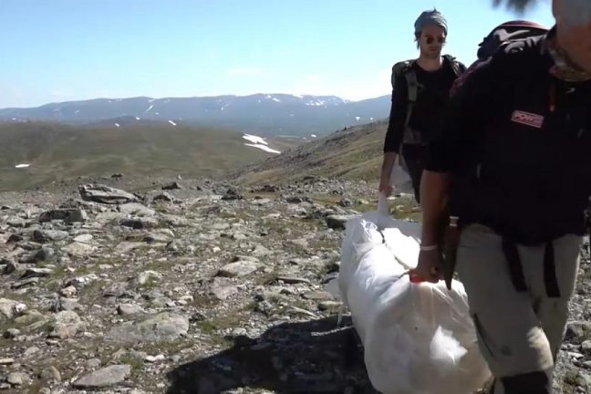 Un drap en tissu aide à protéger un glacier suédois du réchauffement climatique