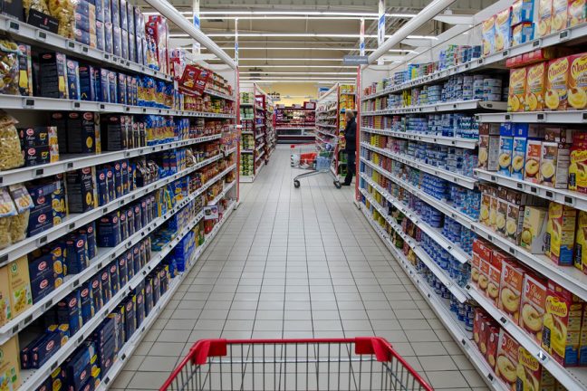 Gaspillage alimentaire : En Grande-Bretagne, un supermarché supprime la date de péremption de 500 produits