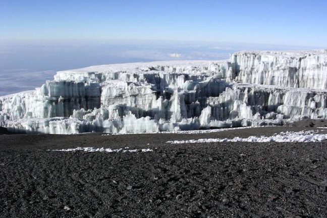 Face à la fonte inévitable des glaciers africains, la vie de millions de personnes menacée