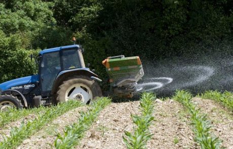 La France interdit des dizaines de désherbants à base de glyphosate