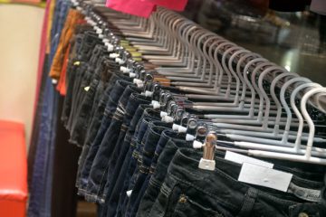 La location de vêtements tente de s’imposer en France contre la surconsommation