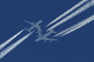 L’UE adopte une loi obligeant les compagnies aériennes à payer plus pour polluer