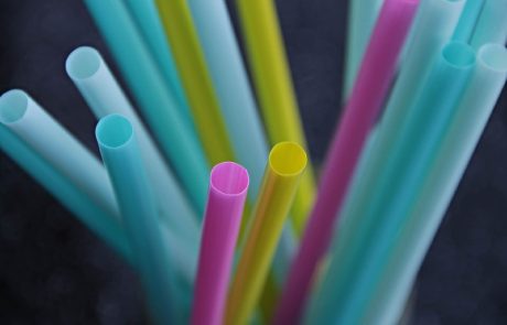 La paille en plastique bientôt interdite en Grande Bretagne