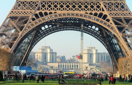 Paris 2024: La Tour Eiffel prise entre le rêve d’Anne Hidalgo et la réticence du préfet Laurent Nuñez