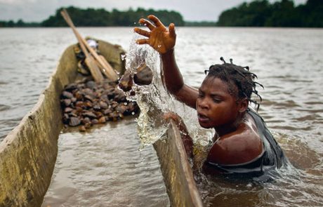 En RDC, les pêcheurs voient leurs moyens de subsistance réduits pour protéger les mangroves