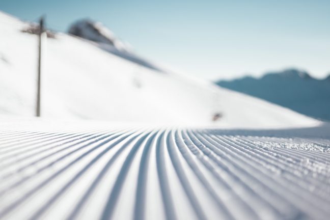 Des pistes sans neige gâchent la saison de ski à travers l’Europe