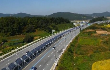 Corée du Sud : une piste cyclable recouverte de panneaux solaires au milieu d’une autoroute