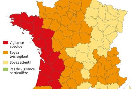 La France se prépare pour des records de chaleur alors que les incendies de forêt font rage