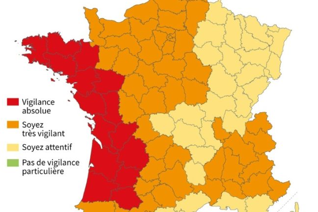 La France se prépare pour des records de chaleur alors que les incendies de forêt font rage