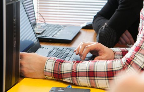 Réduire l’empreinte numérique : Les Français priorisent l’inutile