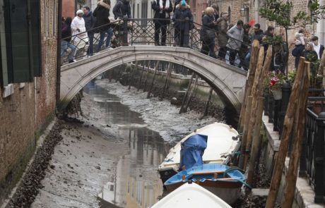 Face à la sécheresse, les canaux de Venise s’assèchent