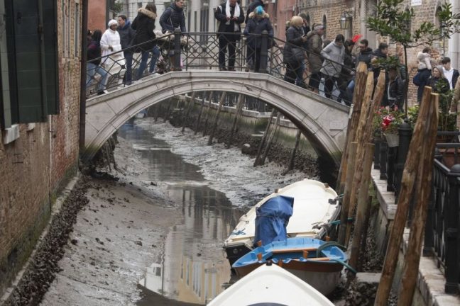 Face à la sécheresse, les canaux de Venise s’assèchent