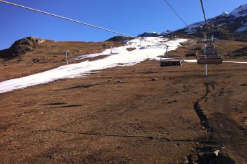 Les pistes de ski suisses sont délaissées, faute de neige