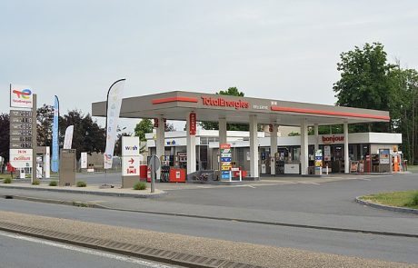 TotalEnergies : 1 600 stations-service cédées pour anticiper la fin des véhicules thermiques en 2035